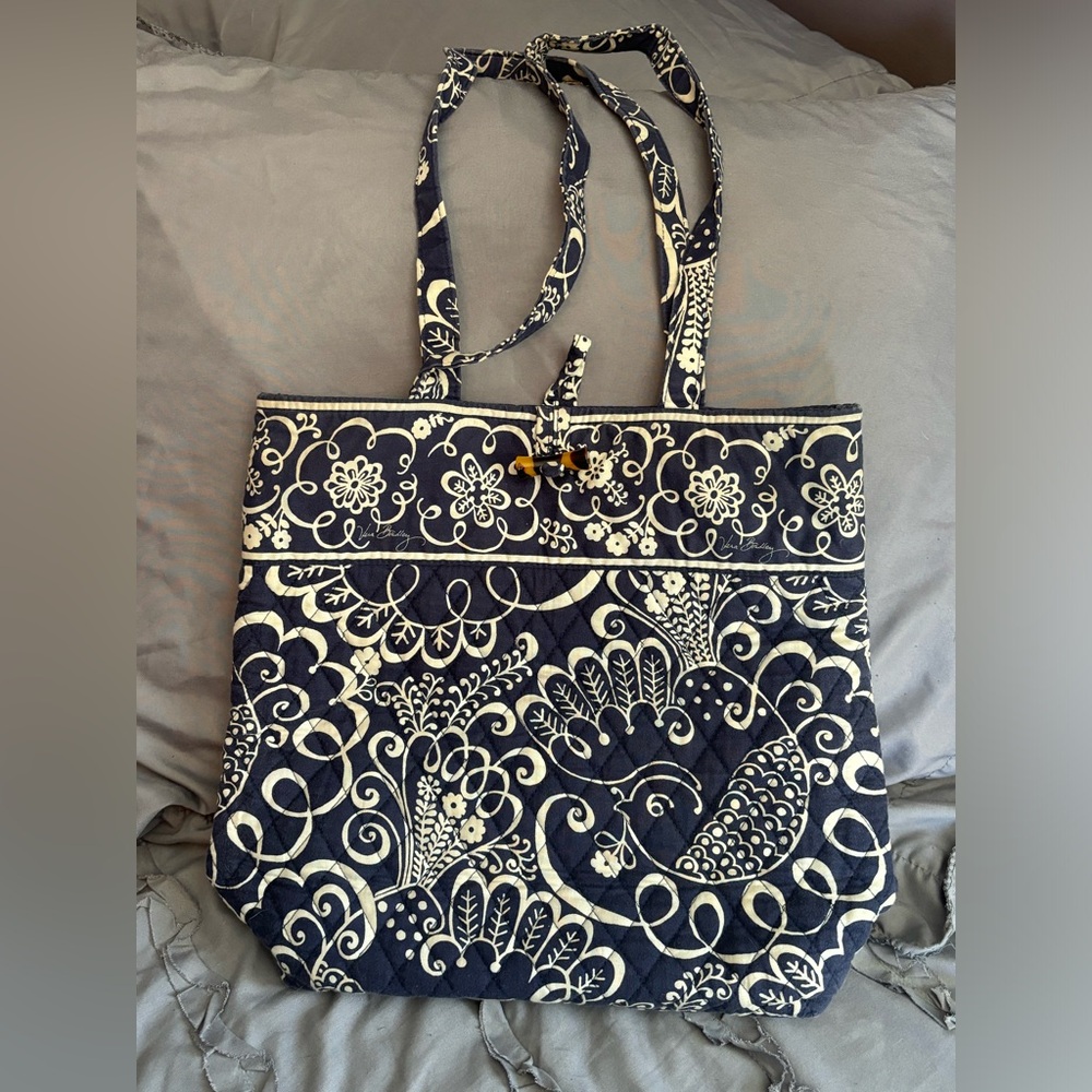 Vera Bradley tote. Used but in good condition.